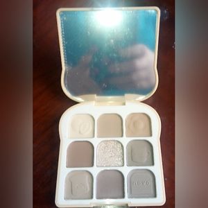 9 Color Happy Bread Eyeshadow Palette Matte and Shimmer